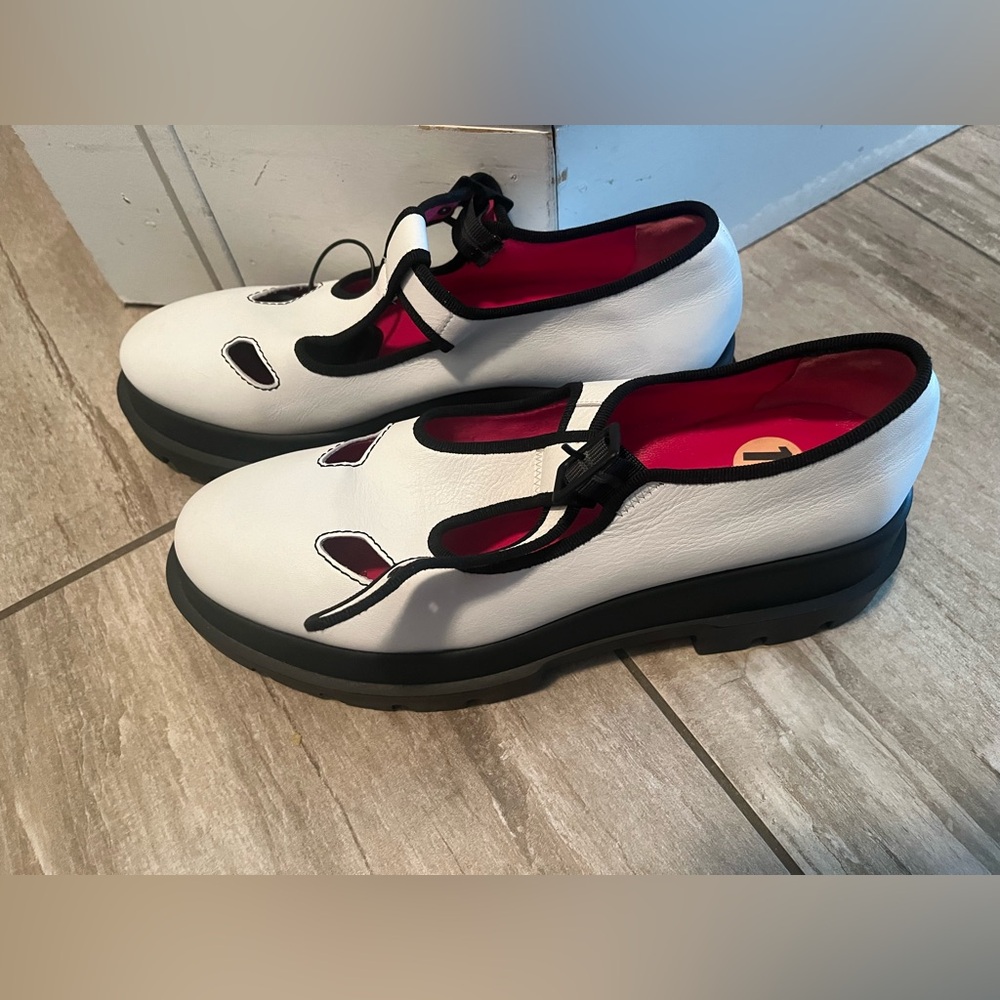 NWOT genuine leather Black and White Oxfords